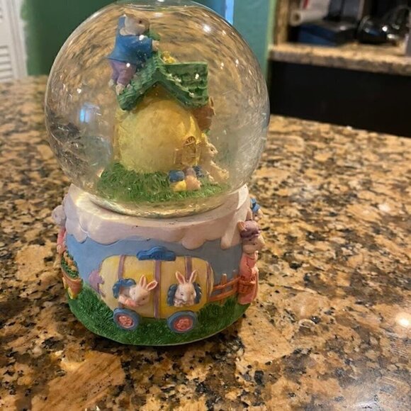 Bunny snow globe - Picture 2 of 4